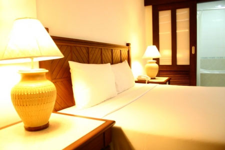 Deluxe with shower : Rattana Mansion, Phuket